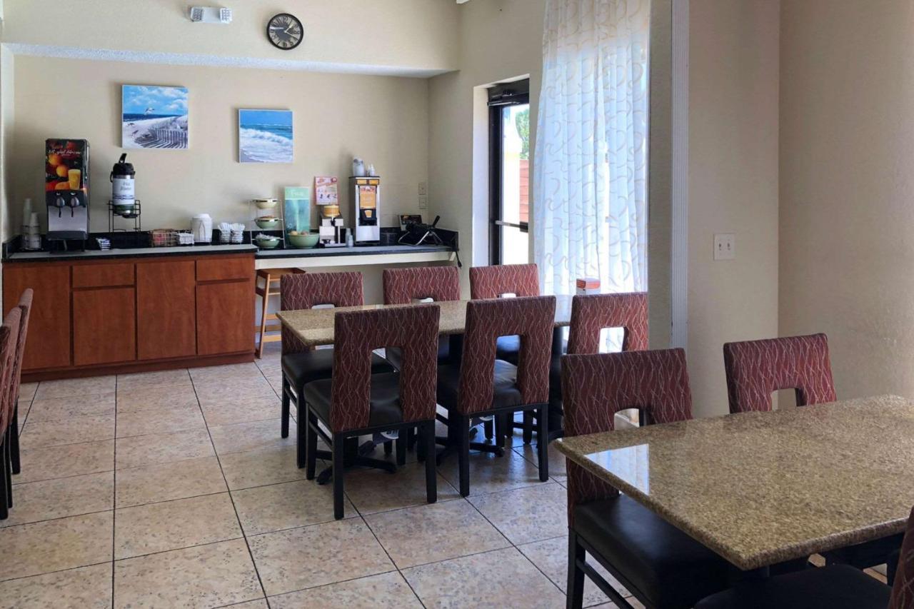 Quality Inn & Suites Miramar Beach Eksteriør billede